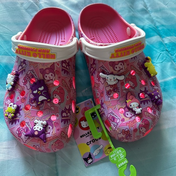 Hello kitty crocs - Picture 2 of 3